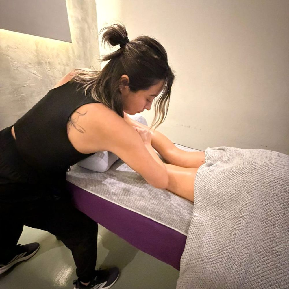 Masaje terapéutico en camilla, fisioterapia Playa del Carmen